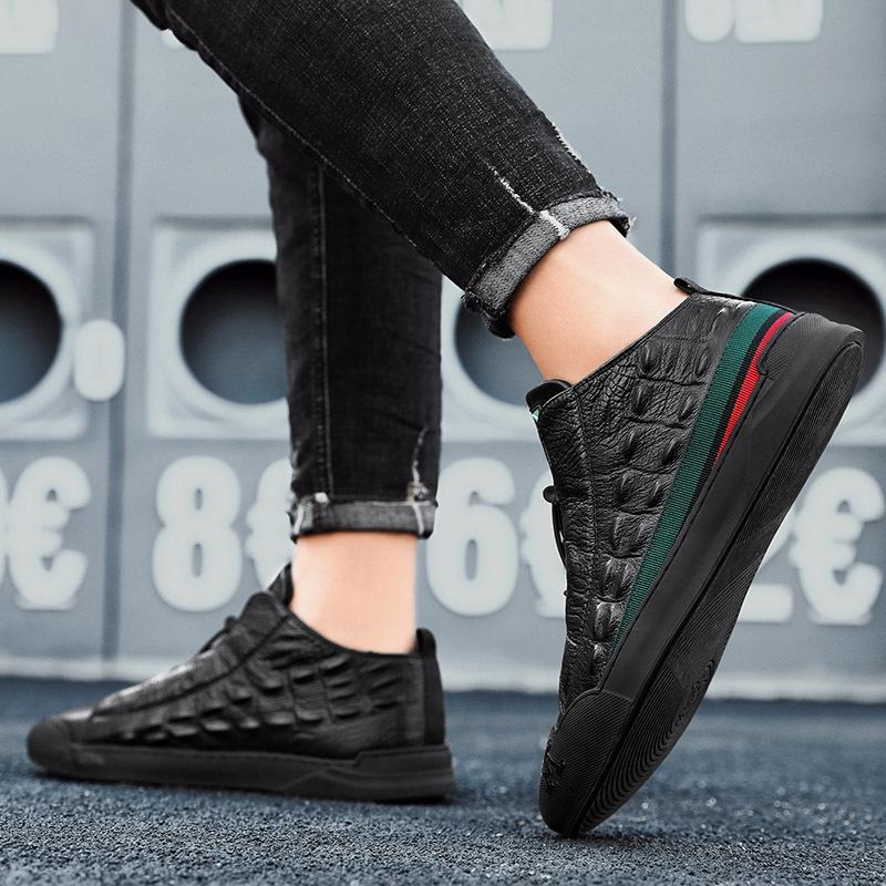 Soft sole crocodile pattern casual leather shoes