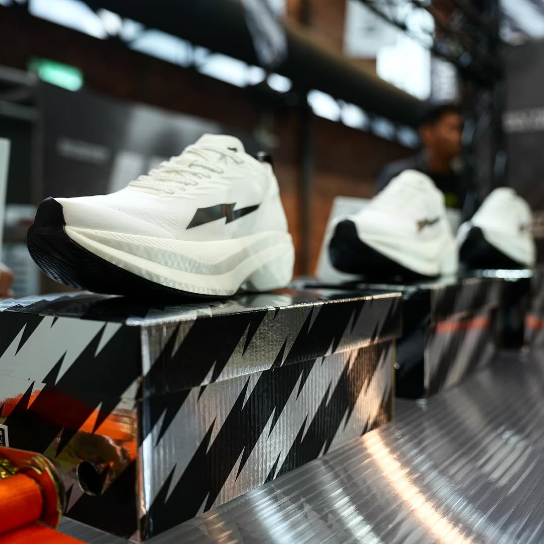 Eco-friendly Carbon Fiber Running Shoes