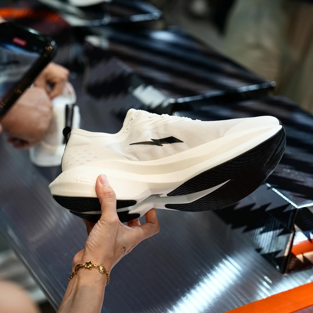 Eco-friendly Carbon Fiber Running Shoes