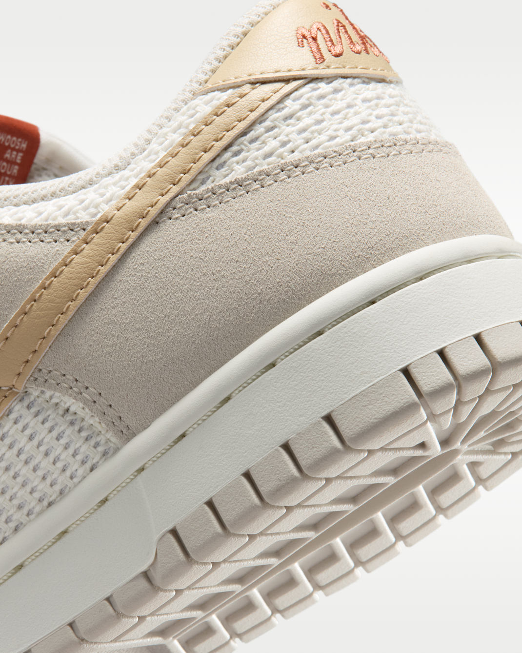 Dunk Low SE Women's Shoes