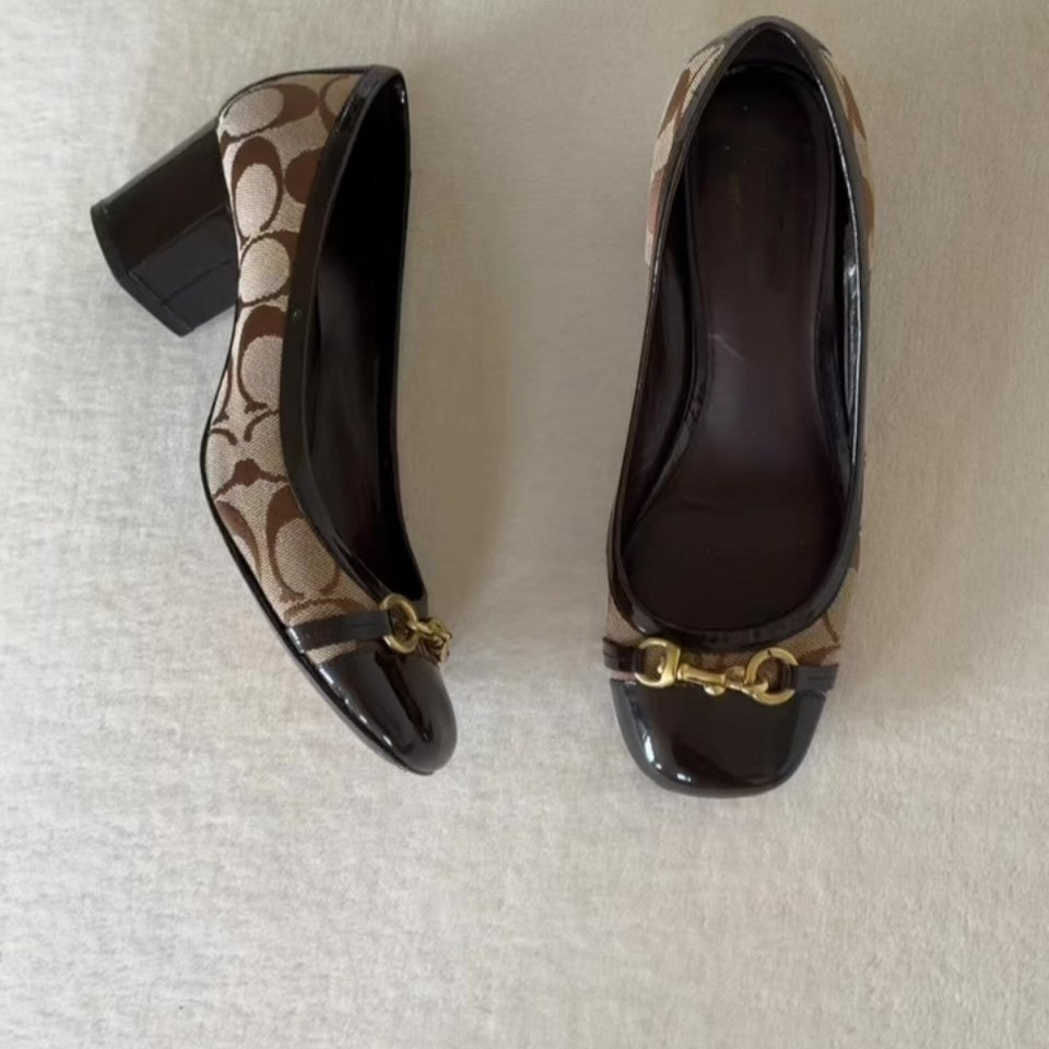 Women Closed toe gold heels signature C's